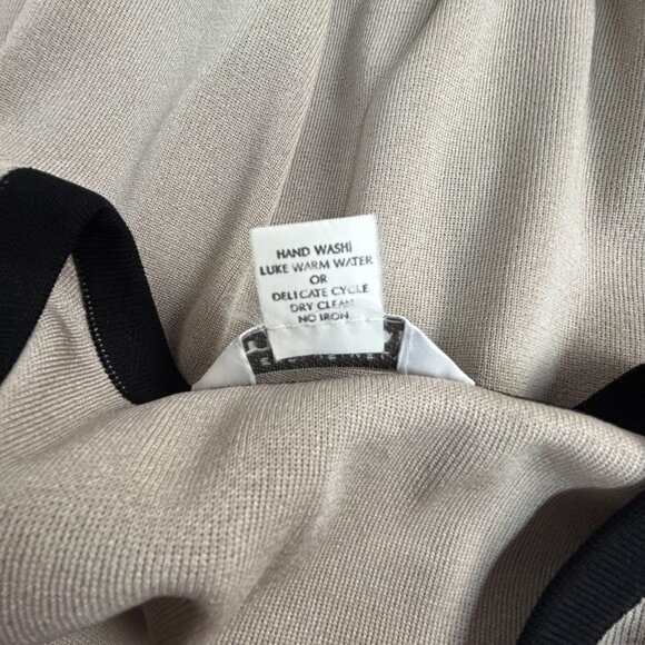 Exclusively Misook Womens Beige Knit V-Neck Tunic Sweater Small Pullover Casual - Picture 4 of 7